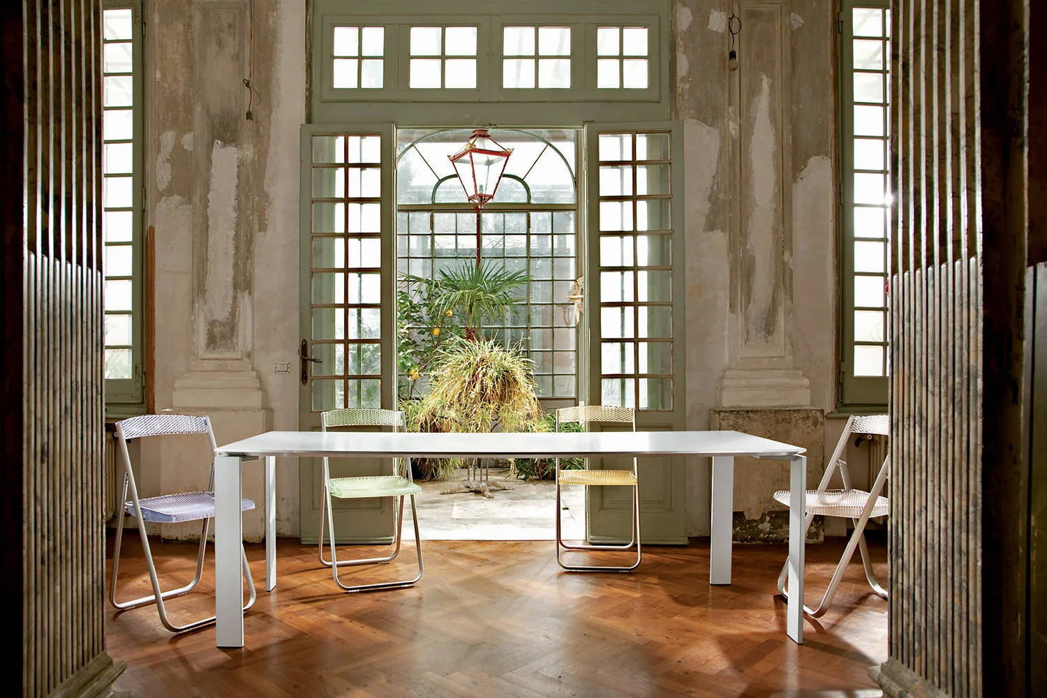 four-dining-table-03_1.jpg?