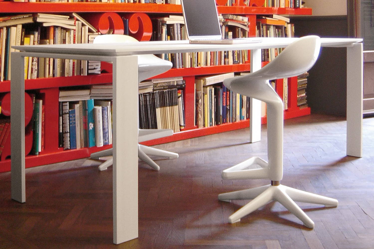 Four Dining Table by Kartell | room service 360°