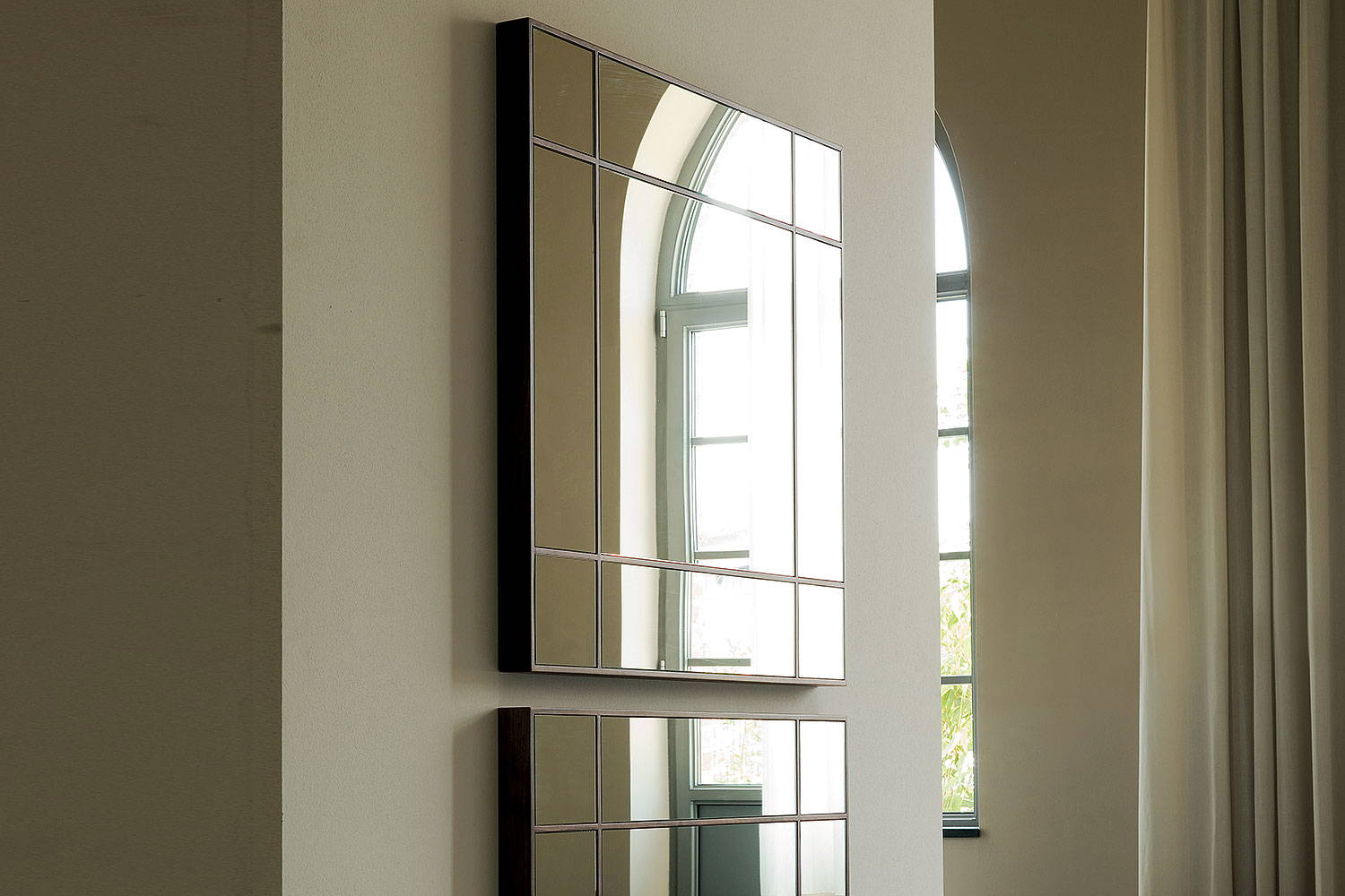 ポラダ　ミラー　FOUR SEASONS QUADRATO MIRROR Four Seasons Square Mirror by Porada | room service 360°