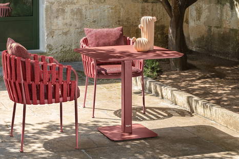 Frame folding bistro table by Talenti