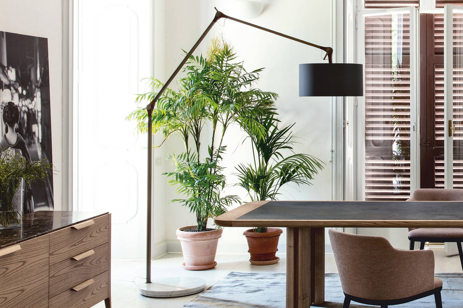 Gary big floor lamp with Quadrifoglio dining table, Celine armchairs, and Atlante tv stand by Porada