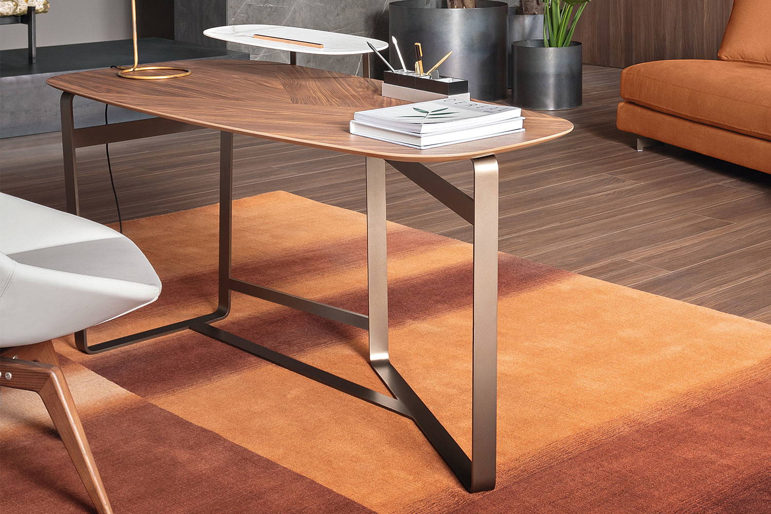 Gauss office desk with optional shelf by Bonaldo