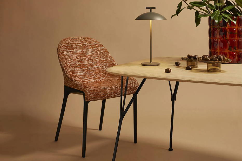 Geen-A Mini Table Lamp in bronze finish with the Eleganza Armchair