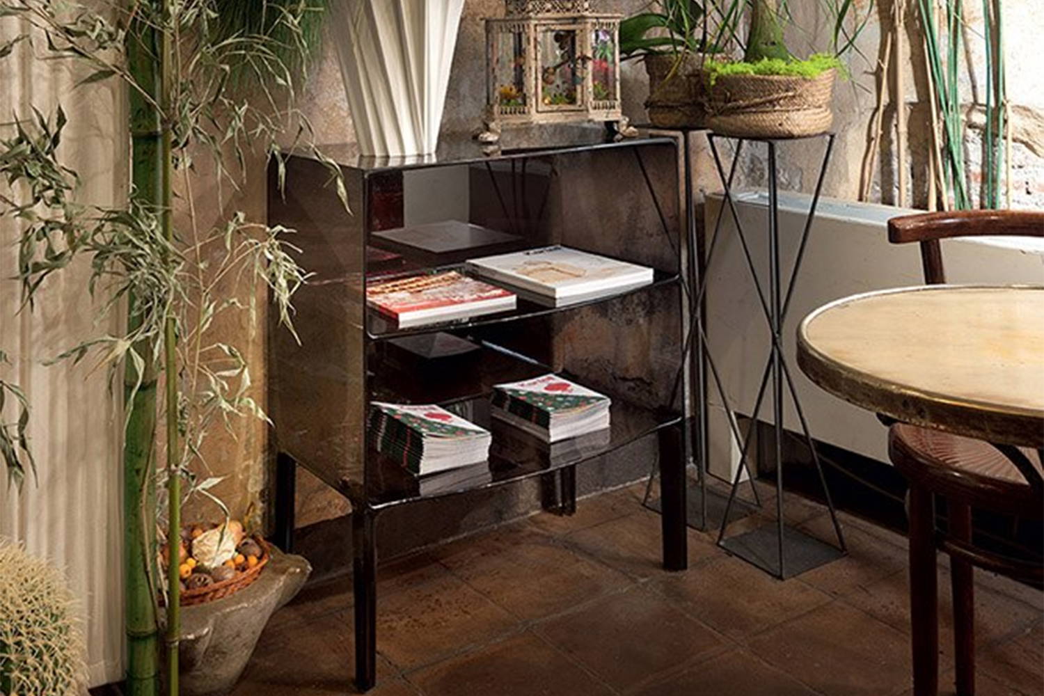 Ghost Buster Side Table by Kartell | room service 360°