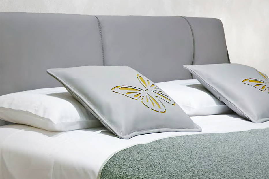 GMM Philly butterfly pillow by Gamma Arredamenti.
