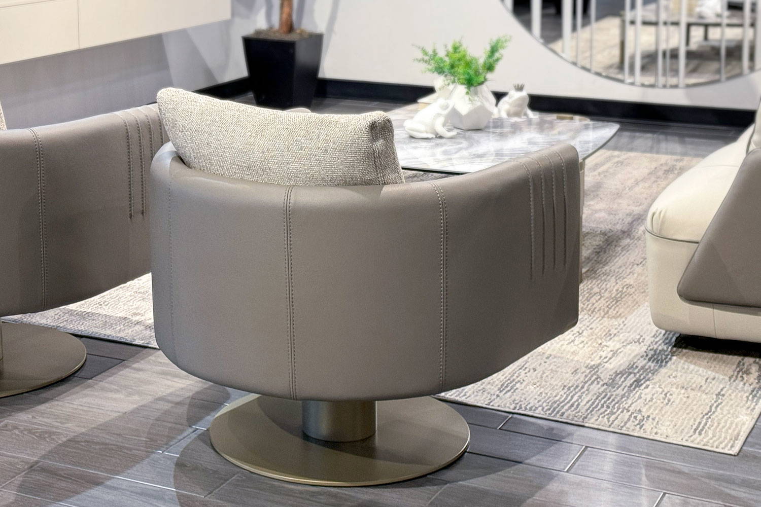 GMM Philly Swivel Armchair by Gamma Arredamenti | room service 360°