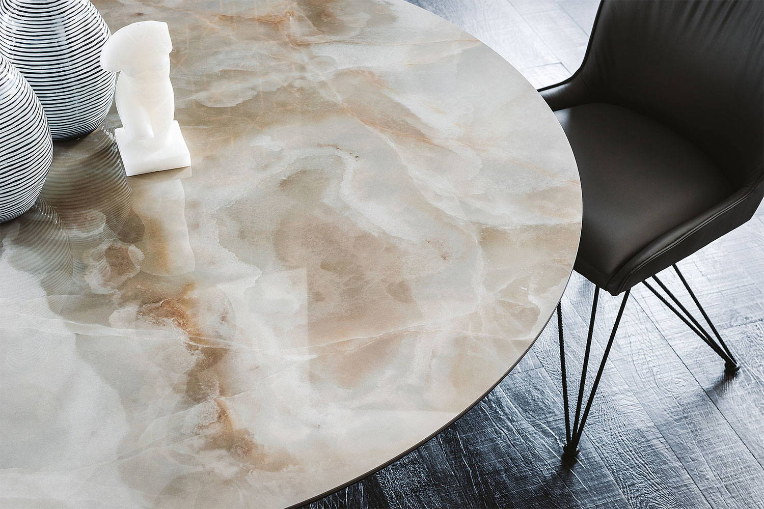 Gordon Keramik Dining Table by Cattelan Italia | room service 360°