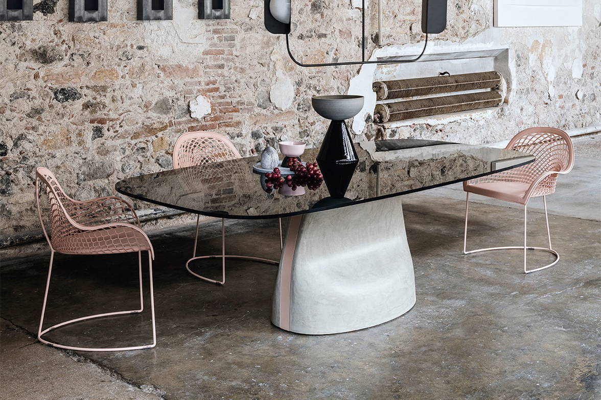 Gran Sasso dining table with Guapa dining chairs by Midj Gran Sasso dining table with Guapa dining chairs by Midj