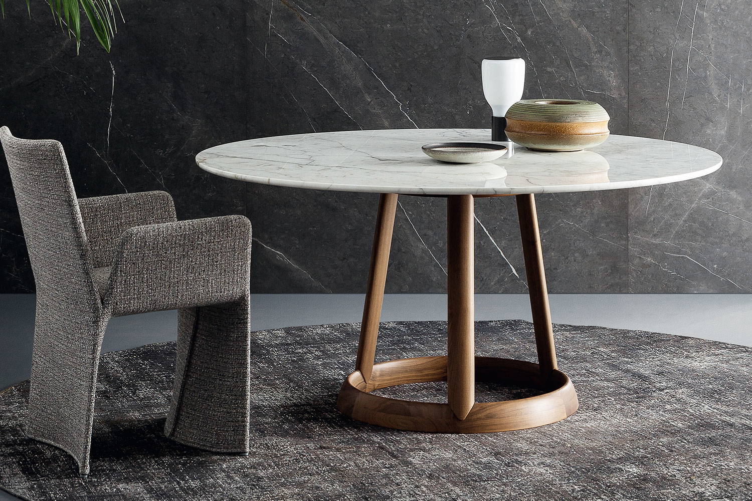Greeny round dining table with Ketch dining chair by Bonaldo