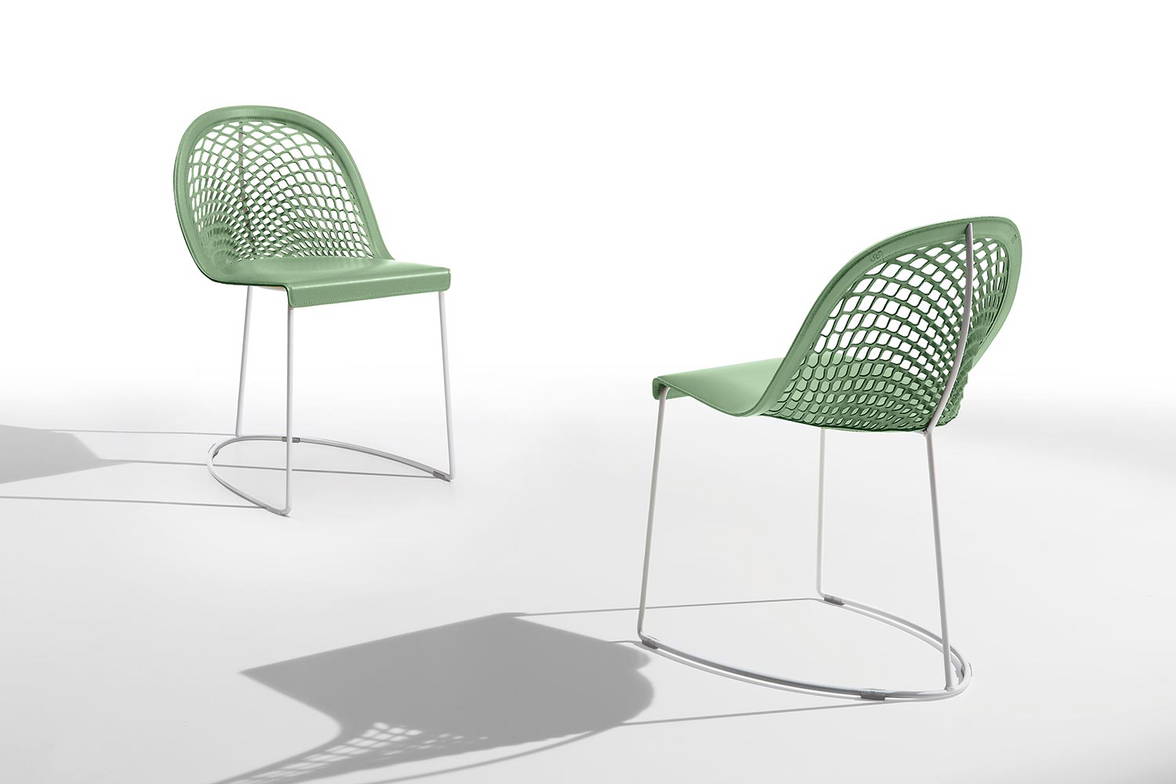 Guapa dining chairs by MIdj, front and back view Guapa dining chairs by MIdj, front and back view