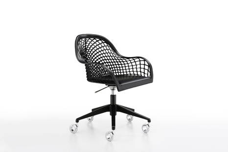 Guapa office armchair by Midj (low back version)