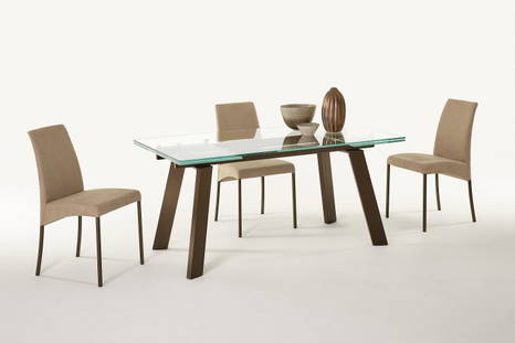 Gulliver extension dining table with Elias dining chairs