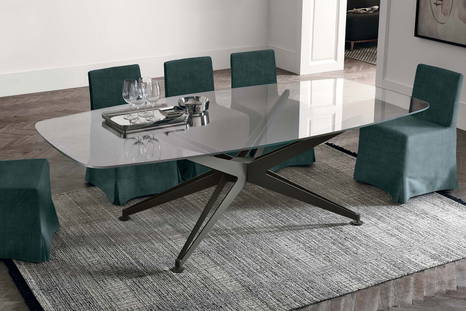 Halley dining table by Tomasella
