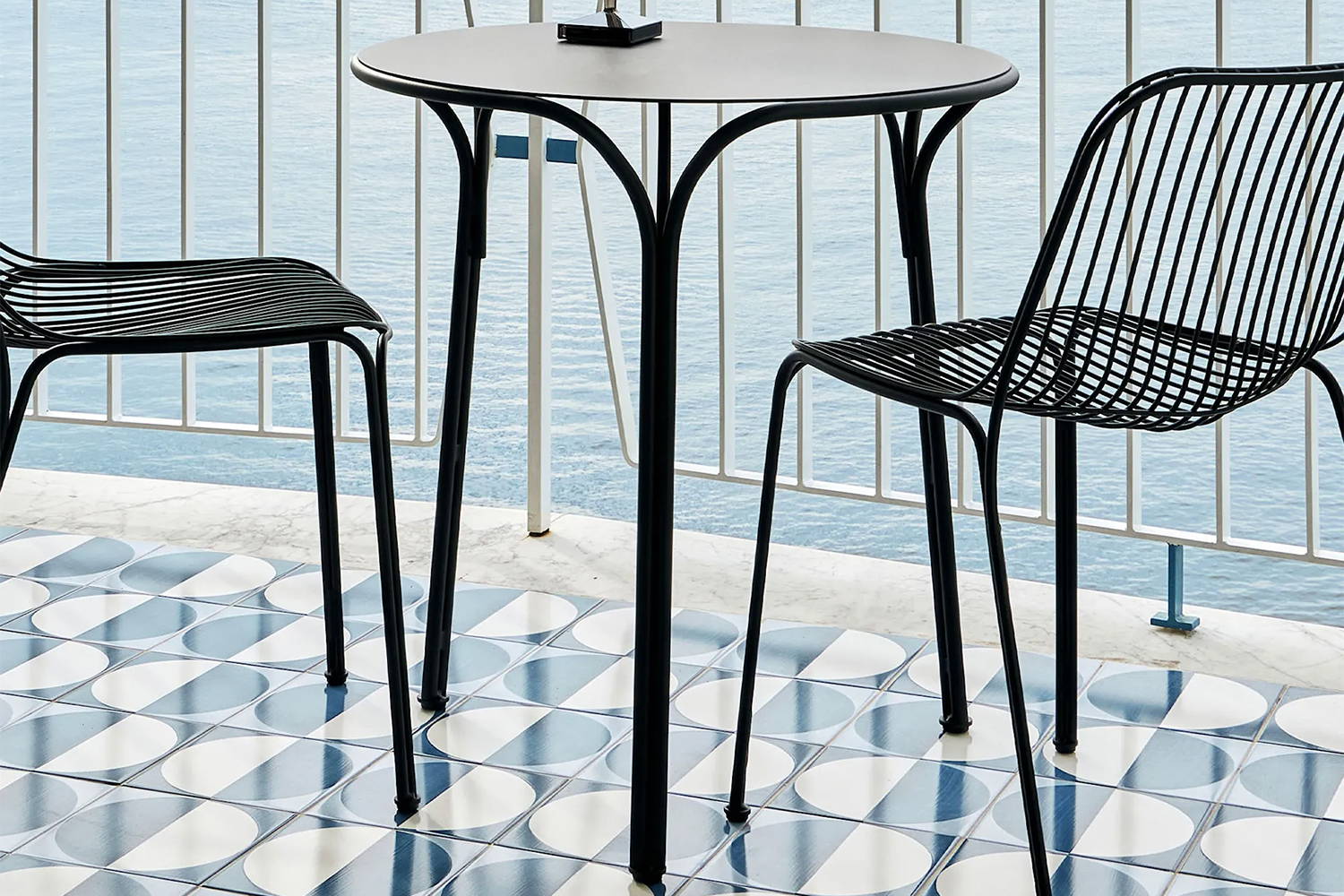Hiray Bistro Table by Kartell | room service 360°