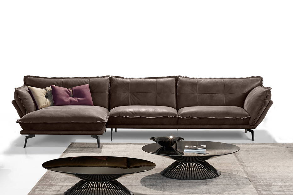 Hollywood sectional sofa with chaise and Gabbia coffee tables