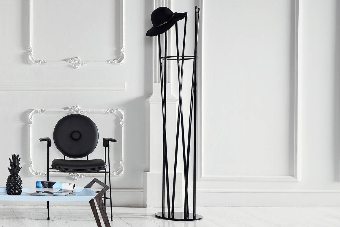 Hula coat rack designed by Roberto Giacomucci for Bontempi Casa Hula coat rack designed by Roberto Giacomucci for Bontempi Casa