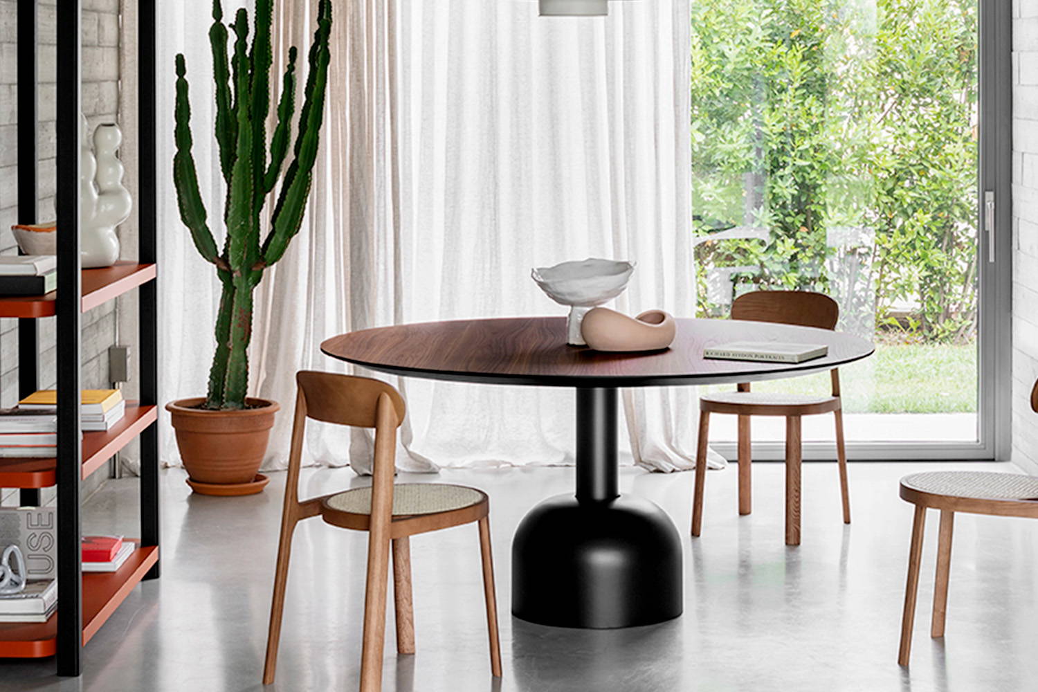 Illo Dining Table