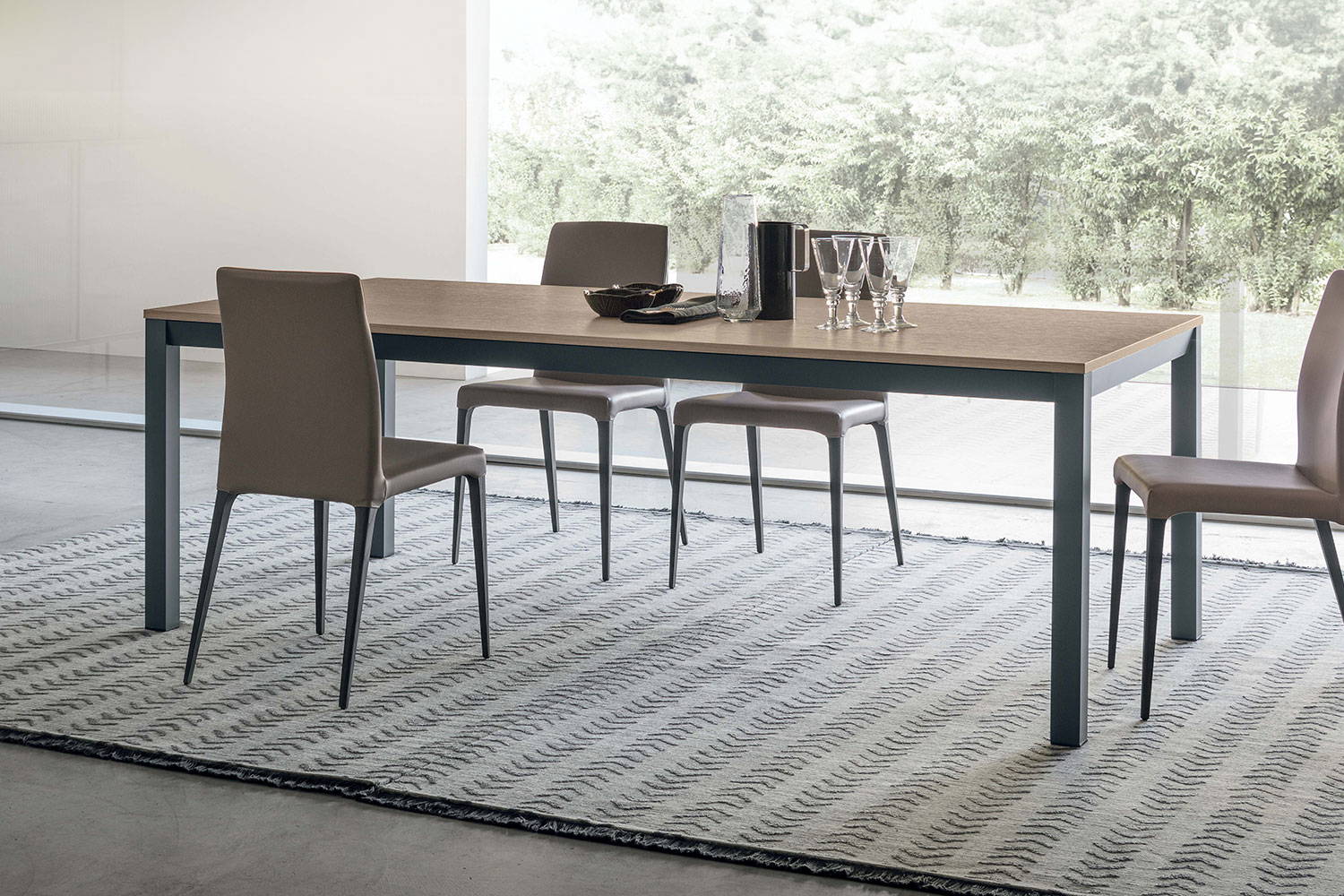 Infinity dining table by Tomasella