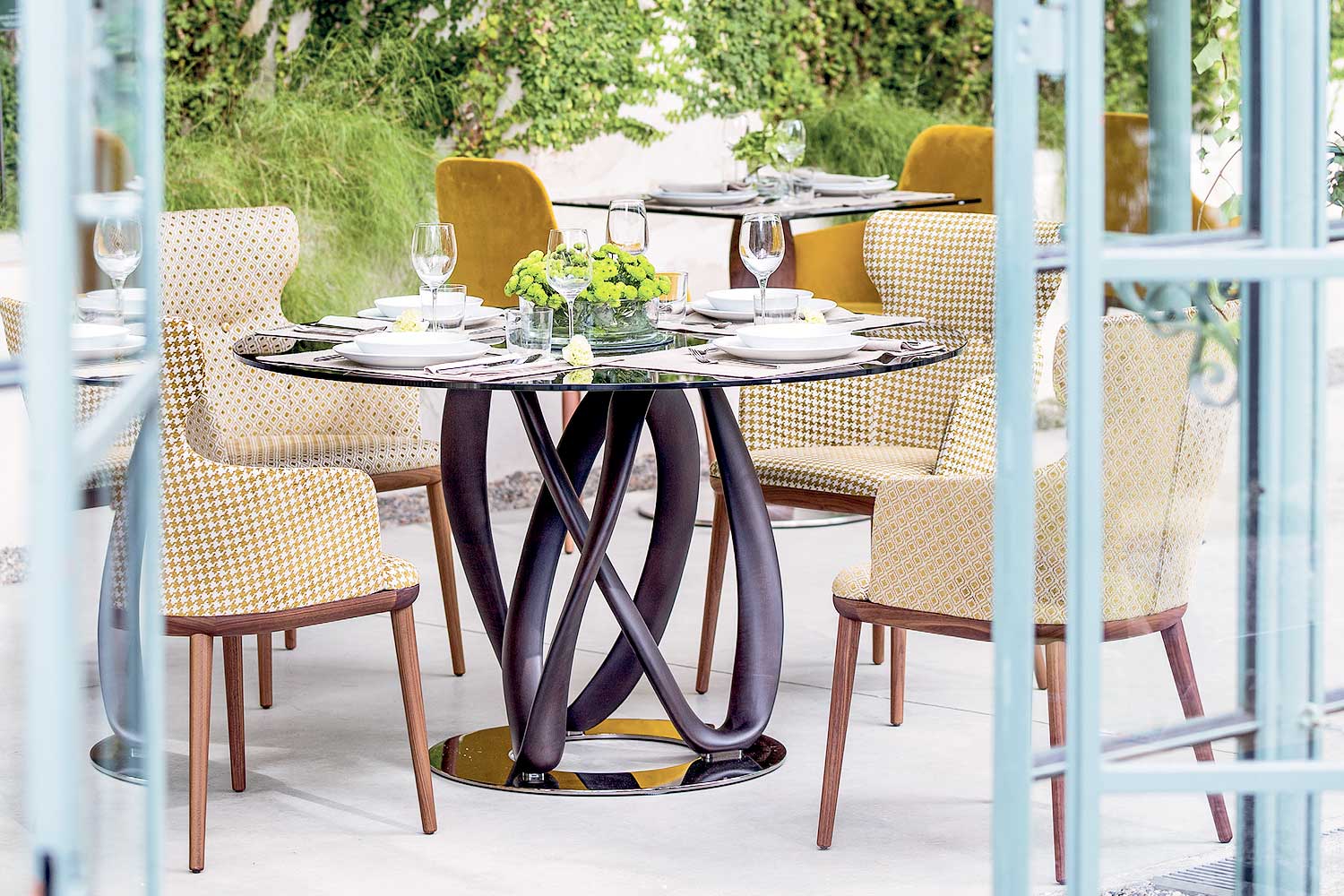 porada ガラステーブル Infinity Glass Round Dining Table by Porada | room service 360°