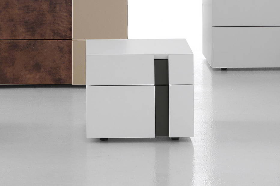 Inside nightstand in Bianco matte lacquer finish with Antracite insert