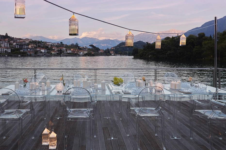 Invisible Kitchen table with the Louis Ghost dining chairs