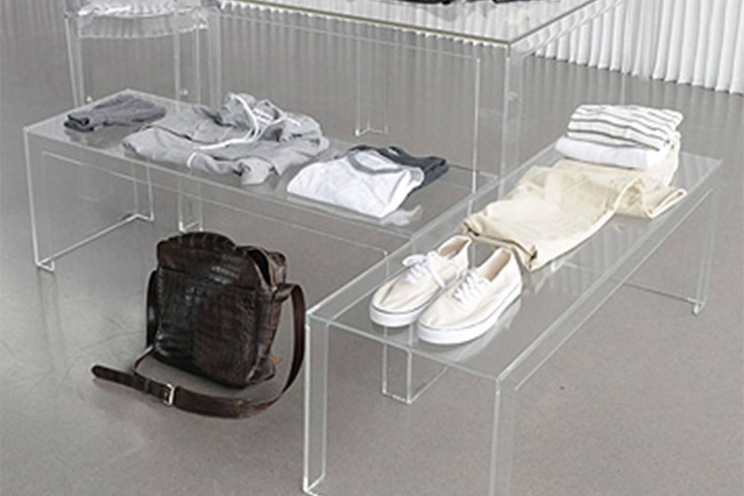 Invisible Side Table by Kartell | room service 360°