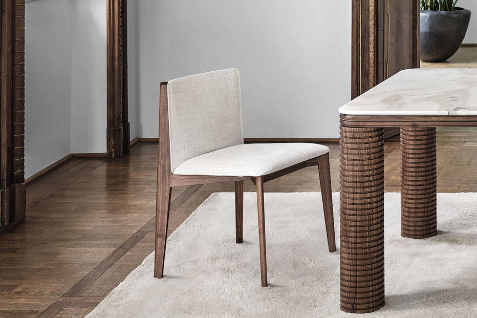 Ionis dining chair with Sansiro table by Porada