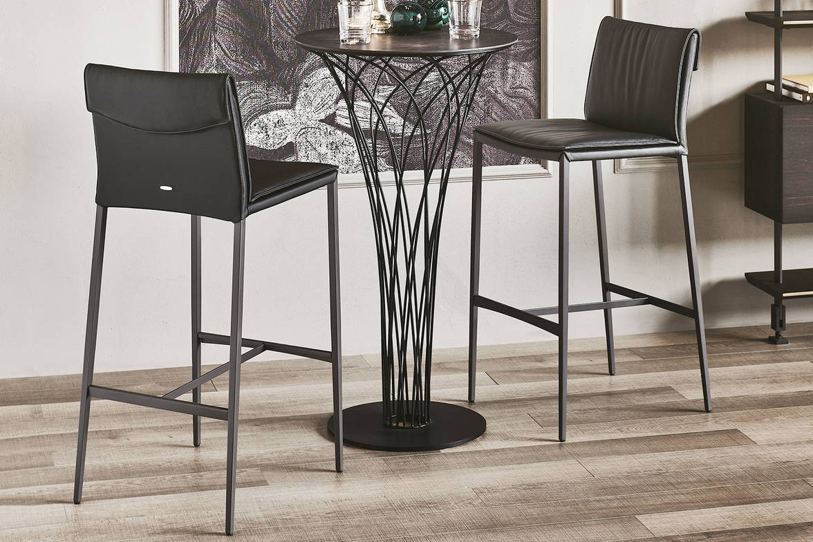 Isabel ML bar stools with Nido bar table Isabel ML bar stools with Nido bar table