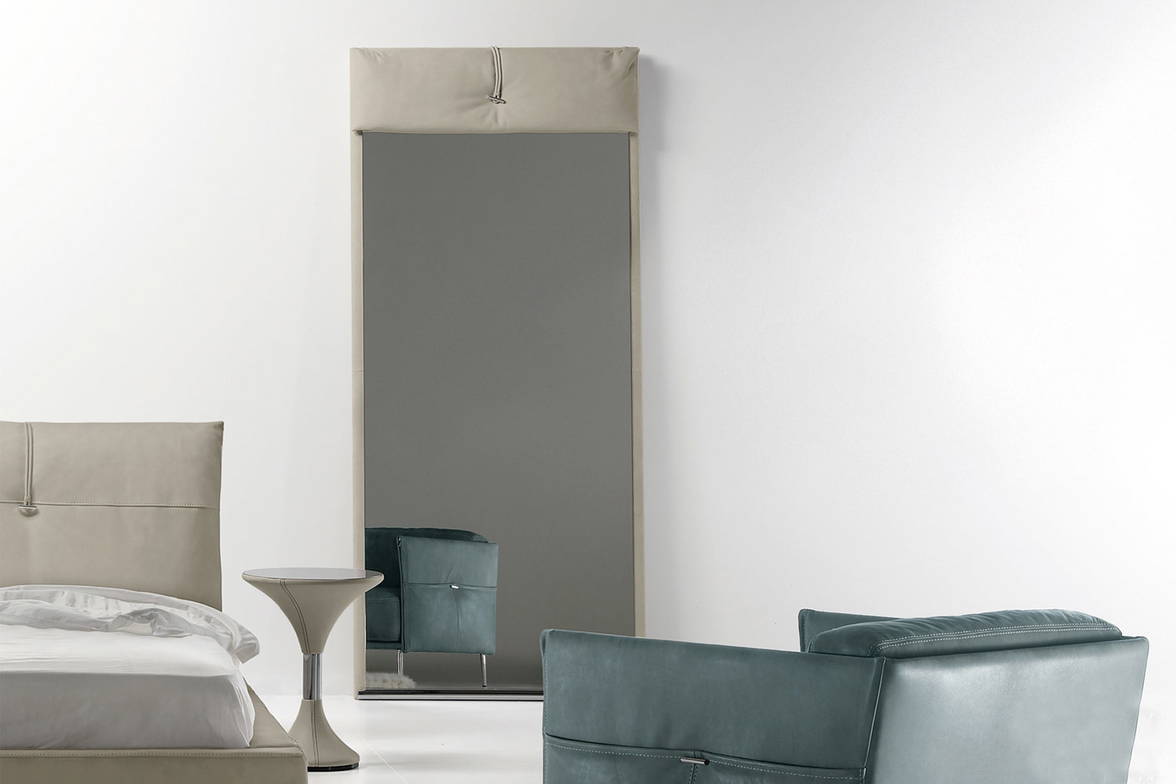 Jack mirror and Clepsydra end table Jack mirror and Clepsydra end table