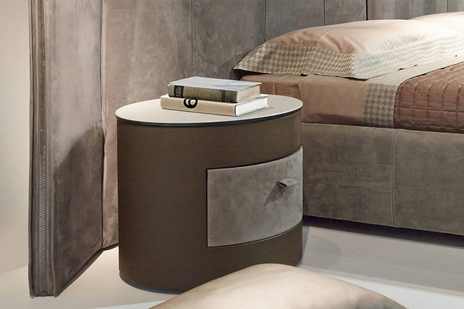 Nox Nightsand by Gamma Arredamenti | room service 360°