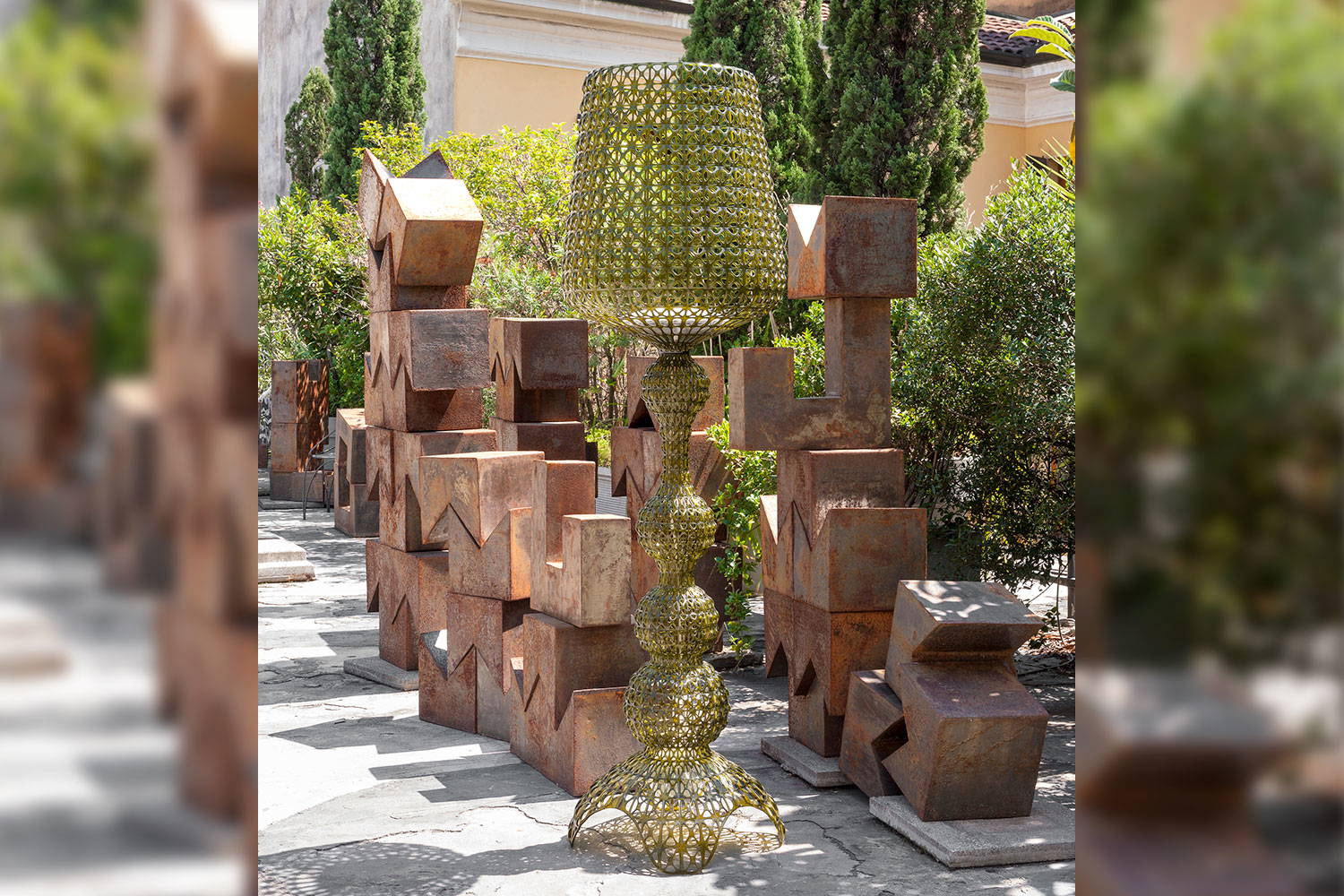 Kabuki Floor Lamp by Kartell | room service 360°