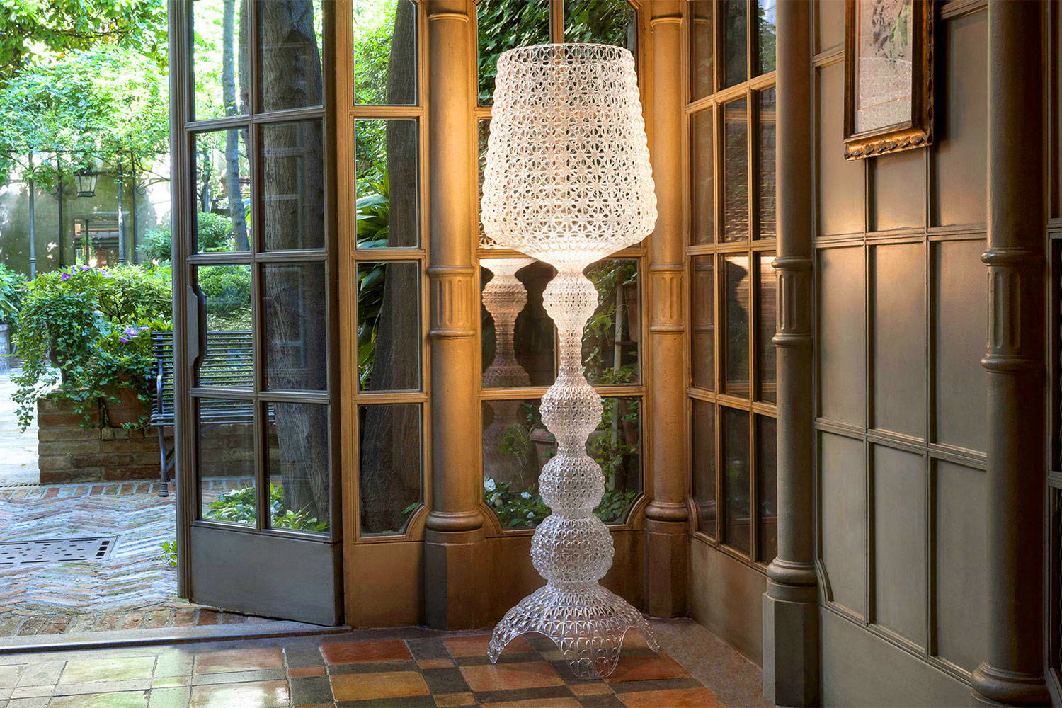 Kabuki Floor Lamp by Kartell | room service 360°