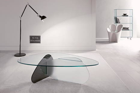 Kat coffee table by Karim Rashid for Tonelli in a living area