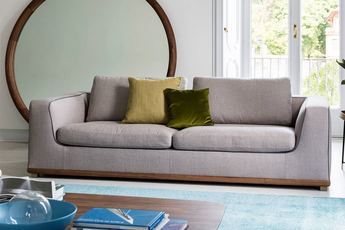 Kirk sofa in a living room setting with Giove mirror by Porada Kirk sofa in a living room setting with Giove mirror by Porada