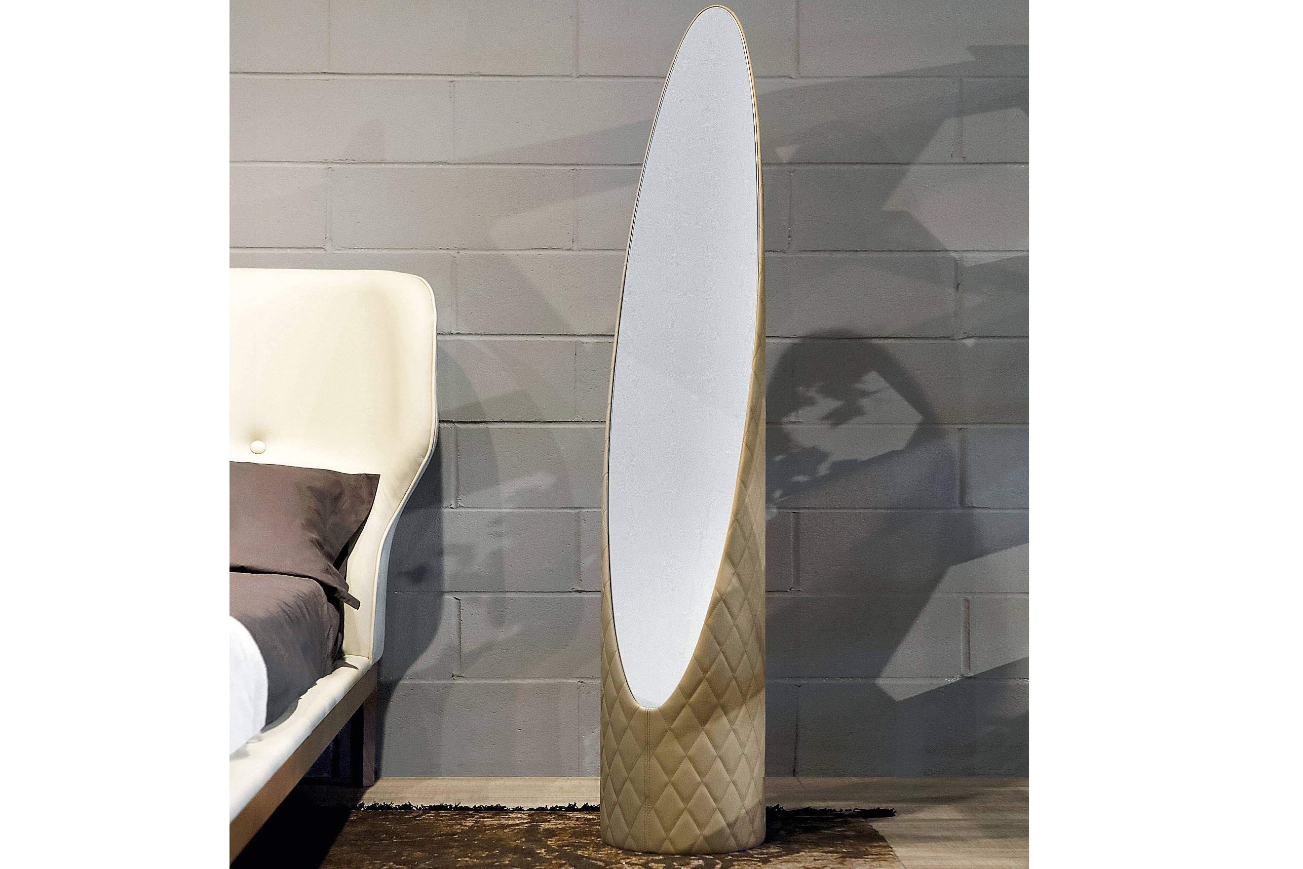 Kolonaky Elite mirror in bedroom
