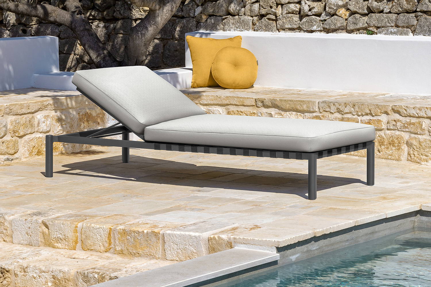 Lake chaise lounge by Talenti