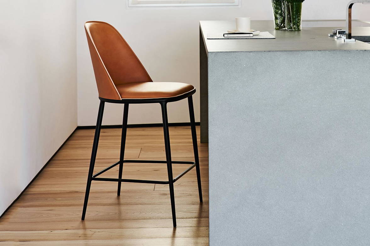 Lea hard leather bar stool by Midj Lea hard leather bar stool by Midj