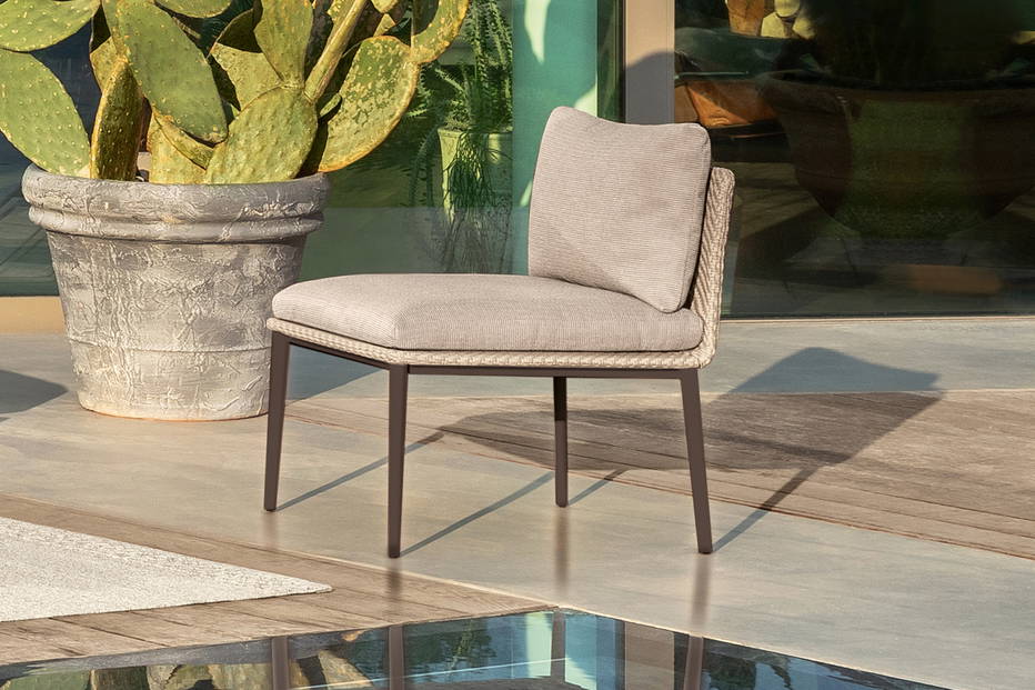 Leaf lounge chair by Talenti