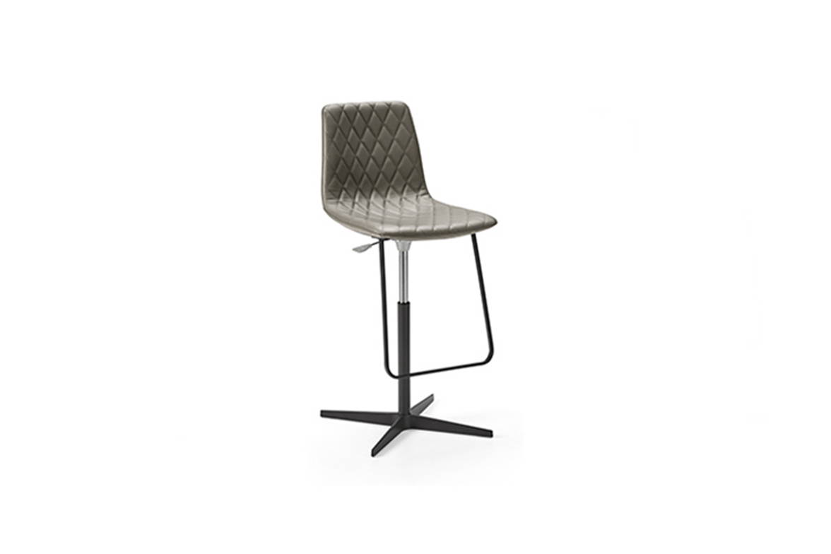 Lenny adjustable bar stool designed by eforma Lenny adjustable bar stool designed by eforma