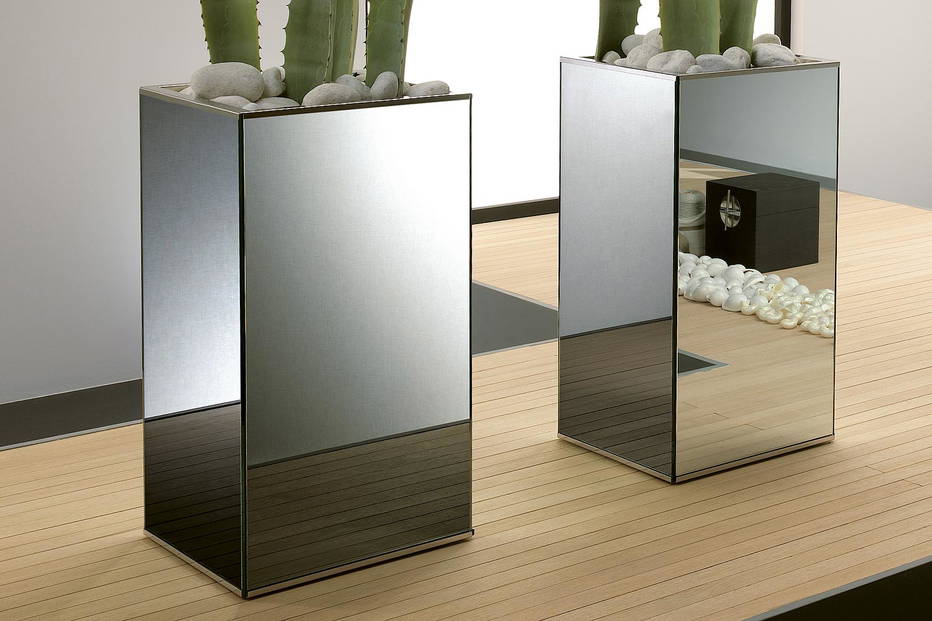 Lingo planters close-up

