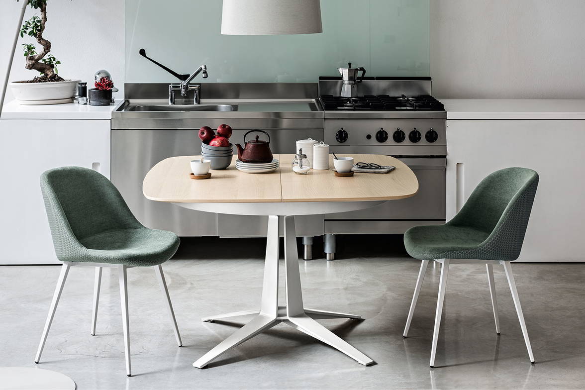 Link extension kitchen table with Sonny S dining chairs by Midj Link extension kitchen table with Sonny S dining chairs by Midj