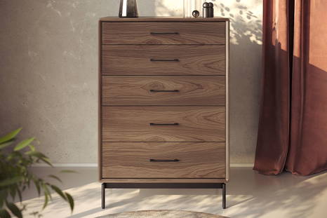 Linq 9185 Chest, closer view