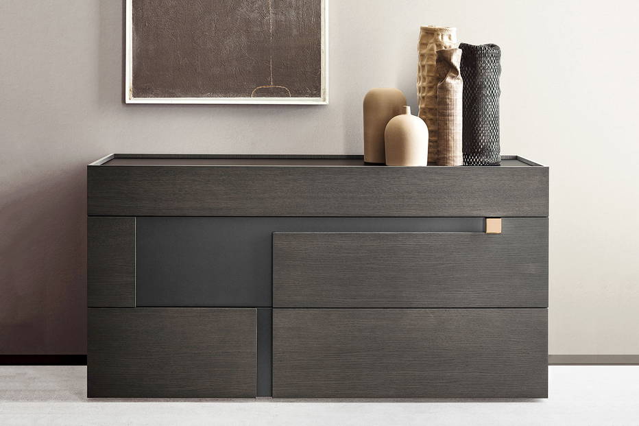 Logos Dresser