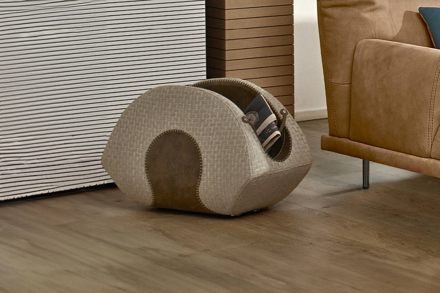 Lola Bag magazine rack by Gamma