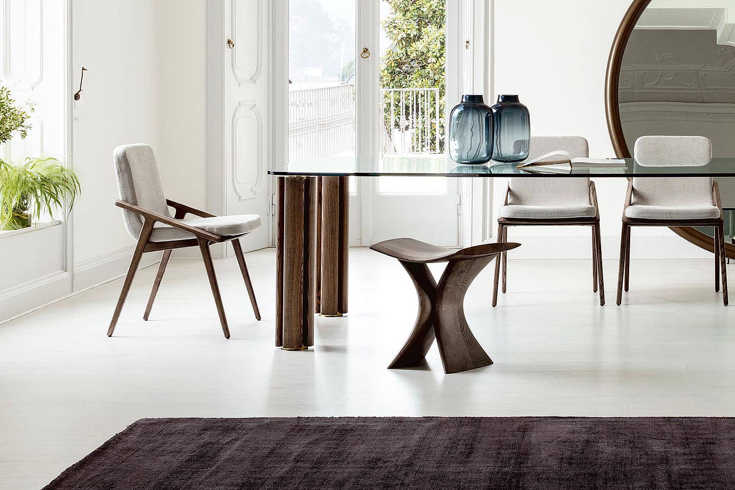Lolita dining chairs with Quadrifoglio dining table and Torri stool