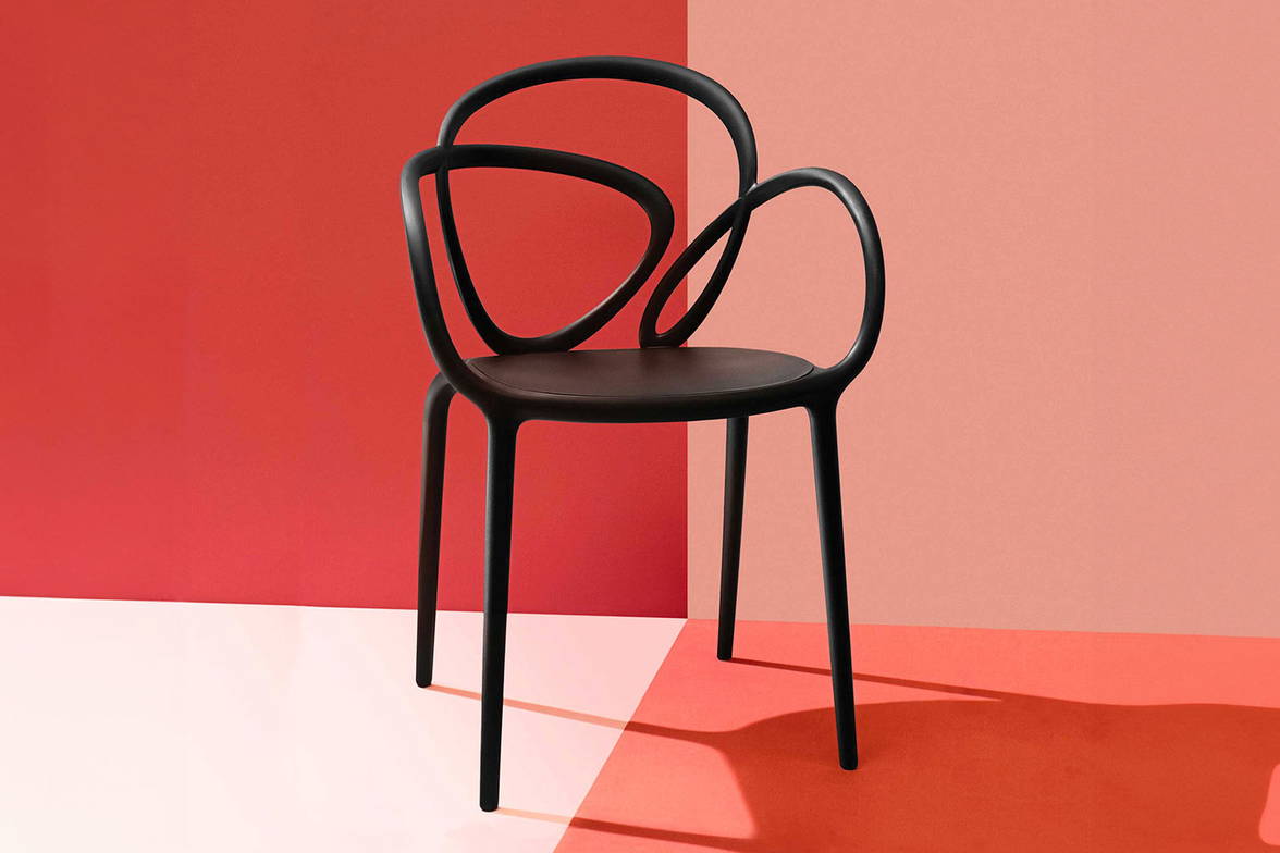 The Loop Dining Chair by the Front design group for Qeeboo. The Loop Dining Chair by the Front design group for Qeeboo.