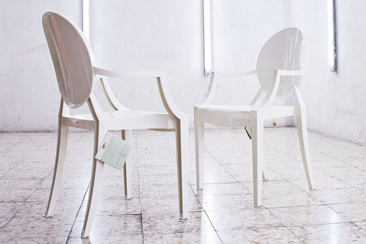 Louis Ghost Dining Chair (Set of 2) by Kartell | room service 360°