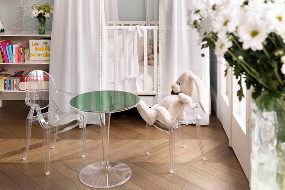 Loulou Ghost dining  in child's bedroom