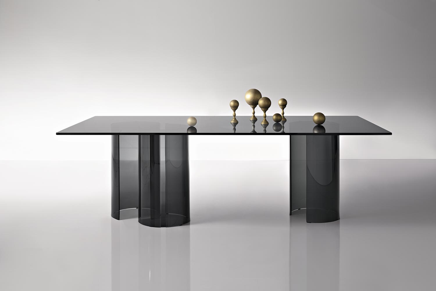 Luxor dining table by Fiam Italia