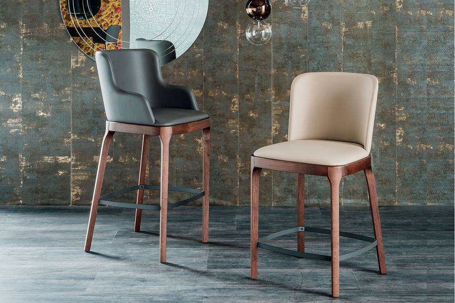 Magda bar stool with and without arms